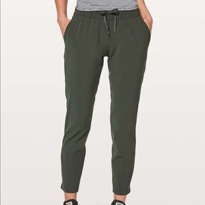 Lululemon on the fly crop pant!